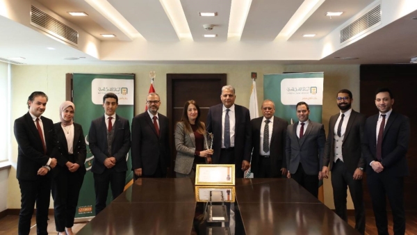 «الأهلي المصري» يحتفظ بشهادة التوافق مع معاییر متطلبات هيئتي الفيزا والماستر كارد العالمیة 