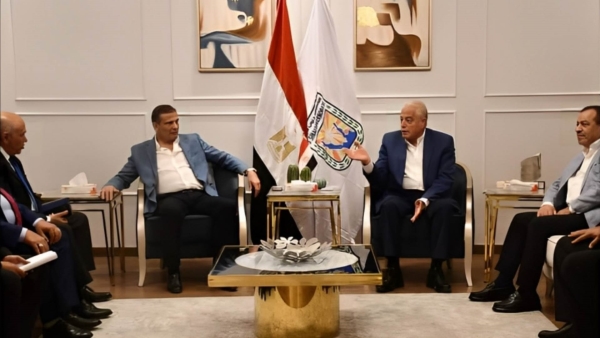 رئيس البنك الزراعي ومحافظ جنوب سيناء يسلمان مساهمات غذائية للعمال والأسر الأولى بالرعاية بالمحافظة