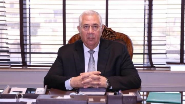 بالتنسيق مع «المركزي».. وزير الزراعة يفرج عن 185 ألف طن اعلاف «الذرة والصويا» بحوالي 100 مليون دولار