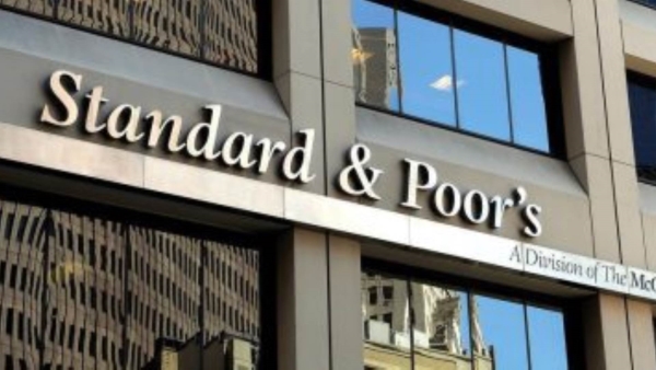 «ستاندرد آند بورز» تخفض تصنيف البنوك الأمريكية 