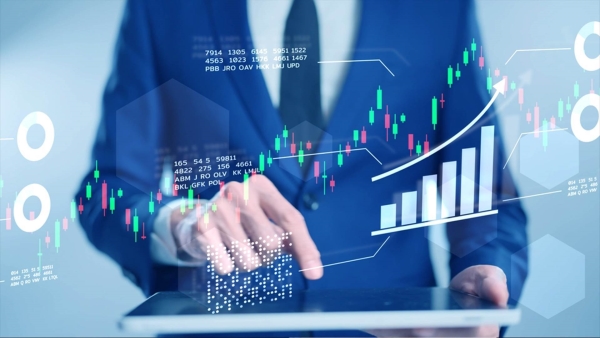 قاموس «First».. من هو مراقب حسابات البنوك وما الشروط التى يجب أن تتوافر فيه؟