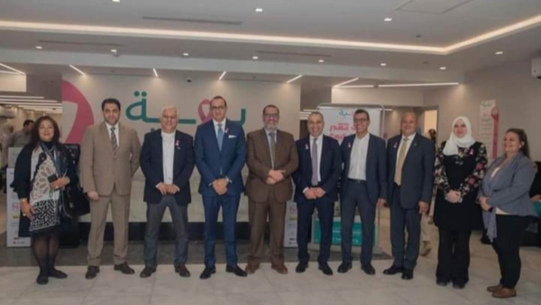 بالصور.. رئيس «EBank» يقوم بزيارة مستشفى بهية لتقديم الدعم السنوي