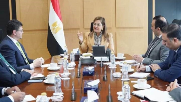 وزيرة التخطيط والتنمية الاقتصادية تبحث سبل التعاون مع الفريق التنفيذي لبنك ستاندرد تشارترد