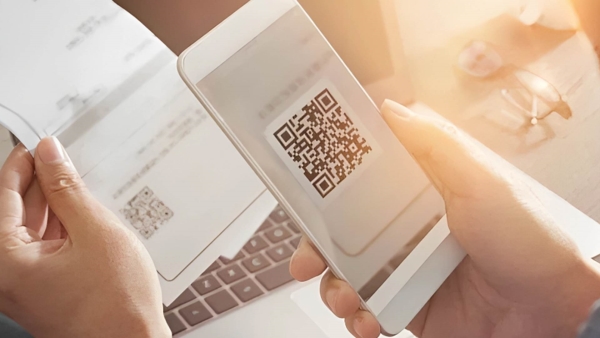 قاموس «First».. ماذا تعرف عن رمز الاستجابة السريع لقبول المدفوعات الالكترونية؟