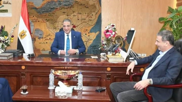 رئيس البنك الزراعي ومحافظ الفيوم يسلمان كوبونات بقيمة 1.3 مليون جنيه وأجهزة عرائس للأسر الأولى بالرعاية