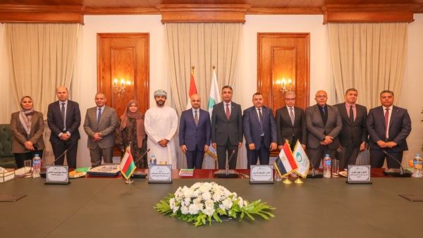 البريد المصري يوقع اتفاقية تعاون مع نظيره العُماني لتبادل الخبرات وتطوير الخدمات البريدية واللوجستية بين البلدين