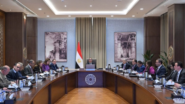 رئيس الوزراء يتابع تنفيذ مشروعات البنية التحتية بحضور محافظ البنك المركزي