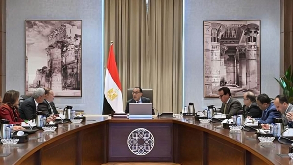 بحضور محافظ البنك المركزي.. رئيس الوزراء يتابع موقف تدبير احتياجات القطاع الصحي