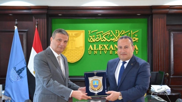 رئيس البنك الزراعي يبحث تعزيز التعاون مع جامعة الإسكندرية في مجالات التنمية الزراعية واستصلاح الأراضي