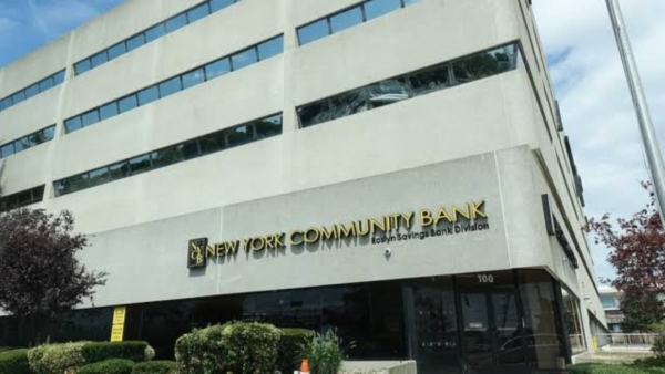 بنك نيويورك كوميونتي يسجل خسائر بقيمة 2.4 مليار دولار