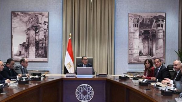 رئيس الوزراء يتابع موقف تطبيق منظومة الشحن المسبق بحضور مساعد محافظ البنك المركزي