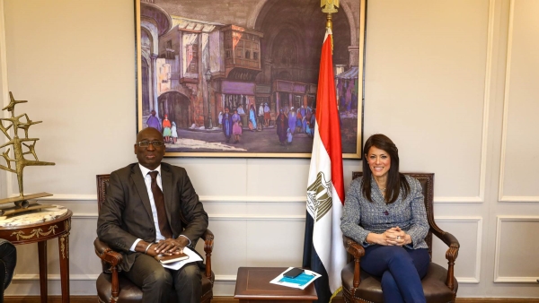 وزيرة التعاون الدولي تبحث مع المدير القطري للبنك الأفريقي للتنمية برامج التعاون المشترك