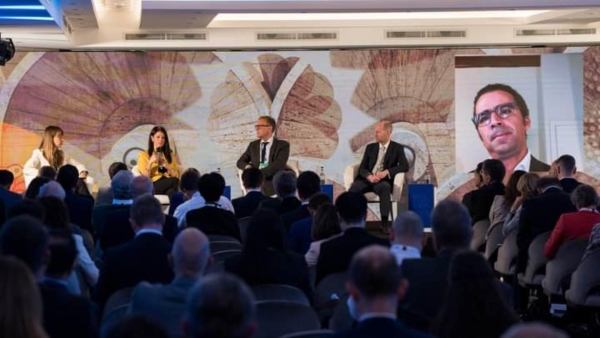 وزارة التعاون الدولي والبنك الأوروبي يناقشان آفاق الاستثمار الخاص ضمن برنامج «نُوَفّي»