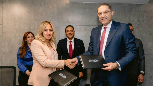 «ADCB» يوقع اتفاقية شراكة حصرية مع «فيزا» لتقديم المزيد من الخدمات والمزايا الحصرية لعملائه