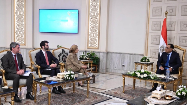 رئيس الوزراء يؤكد إلتزام البنك الأوروبي للإستثمار بدعم مشروعات القطاع الخاص