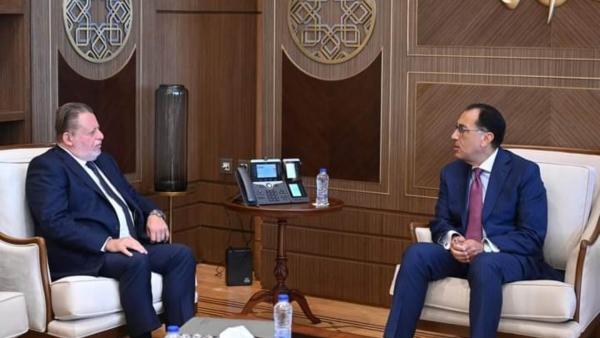 رئيس الوزراء يلتقى محافظ البنك المركزى بمقر الحكومة فى العاصمة الإدارية