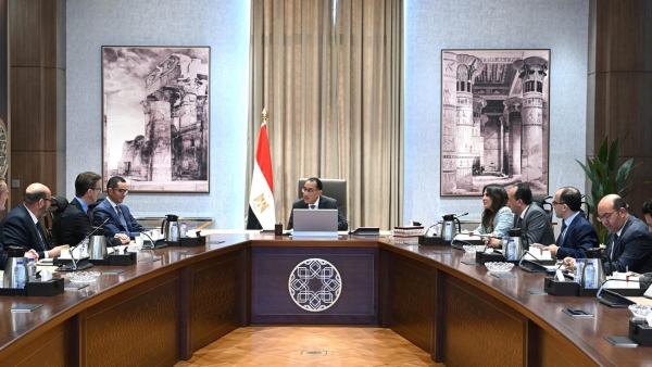 رئيس الوزراء يبحث سُبل الترويج لجذب الاستثمارات الأجنبية المباشرة في مصر