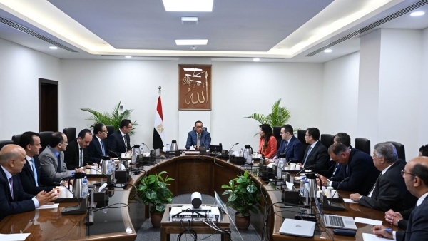 بحضور رئيس بنك التعمير والإسكان.. رئيس الوزراء يتابع خطة تسويق الوحدات السكنية