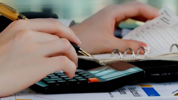 قاموس «First».. ما هى قيود اليومية ومكوناتها؟