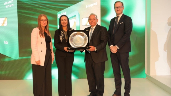 البنك الأهلي المصري يتعاون مع ماستركارد لإطلاق أول بطاقة تلامسية «Touch Card» في مصر