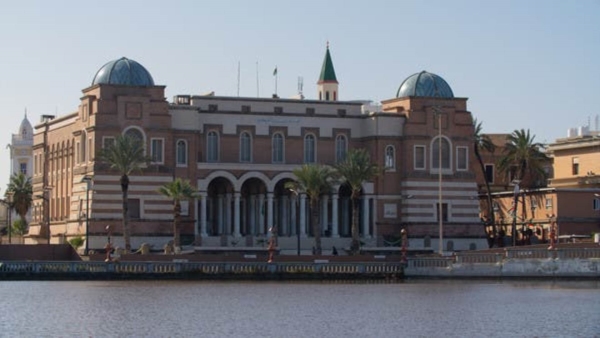 «المركزي الليبي» يوقف أعماله بالكامل بعد اختطاف أحد مسؤوليه