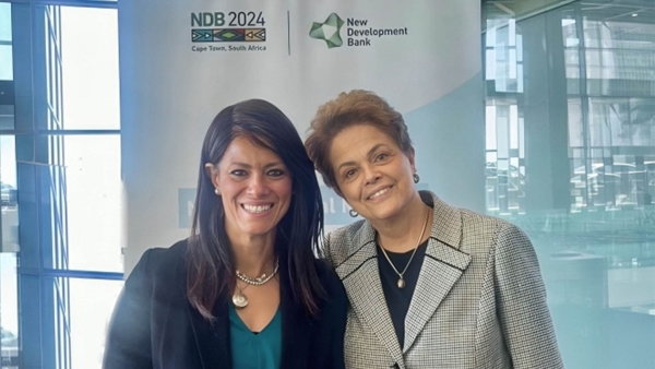 وزيرة التخطيط والتعاون الدولي تناقش مع بنك التنمية التمويل بالعملات المحلية