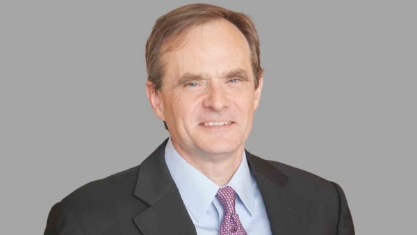 قطوف: سيمون جونسون الحائز على جائزة نوبل في الاقتصاد لعام 2024