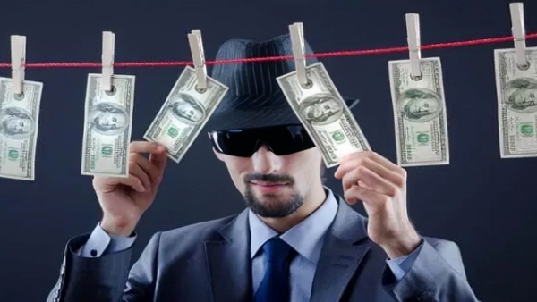 قاموس «First».. ما هي مهام المدير المسئول عن مكافحة غسل الأموال بالبنوك؟