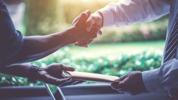 قاموس «First»...ما هو قطاع الالتزام بالبنوك؟