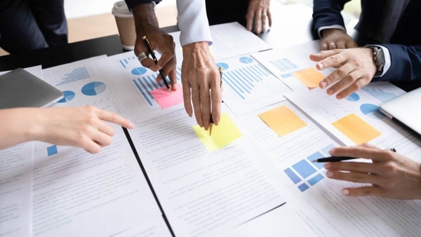 قاموس «First».. «الاقتصاد التشاركي» نموذج قائم على التعاون والاستغلال الأمثل للموارد