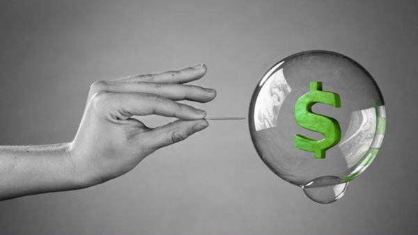 قاموس «First»: «اقتصاد الفقاعة» ظاهرة ازدهار مؤقت يسبق الانهيار