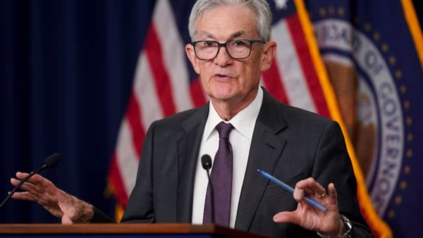 رئيس الفيدرالي الأمريكي يرجح ارتفاع التضخم وتباطؤ النمو الاقتصادي بسبب الرسوم الجمركية