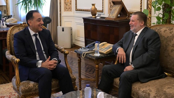 رئيس الوزراء يلتقي محافظ البنك المركزي المصري لمتابعة عدد من الملفات