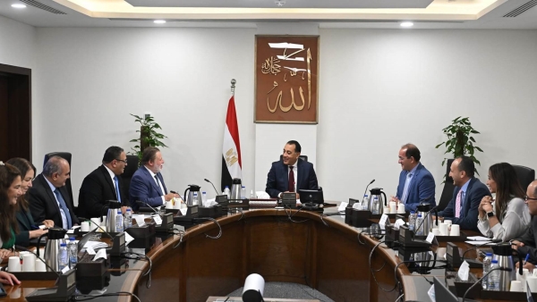 بحضور محافظ البنك المركزي.. رئيس الوزراء يتابع جهود خفض الدين العام من الناتج المحلي