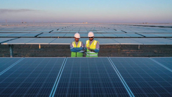 أخضر: السعودية.. من ريادة النفط إلى ريادة الطاقة المتجددة