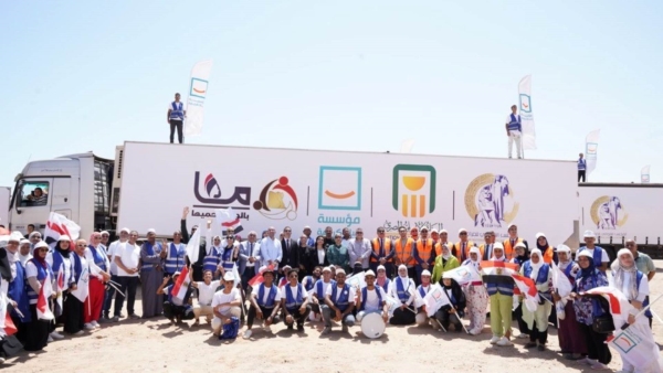 البنك الأهلي المصري يشارك في توزيع 20 ألف كرتونة مواد غذائية للأسر الأولى بالرعاية بحلايب وشلاتين