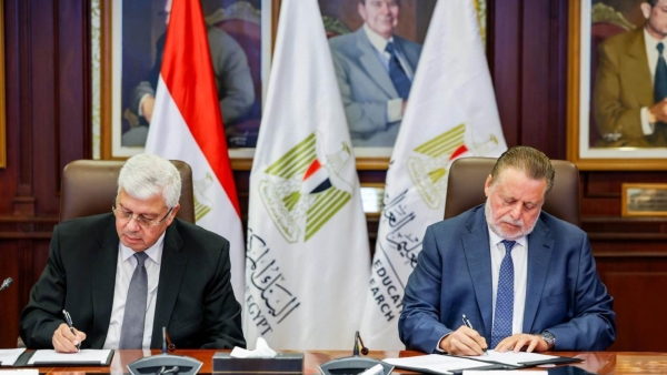 محافظ «المركزي» ووزير التعليم العالي يوقعان بروتوكولي تعاون لتوفير منح جامعية للطلاب المتفوقين غير القادرين 