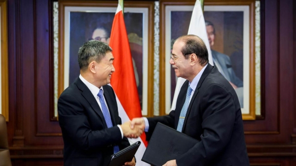 نائب محافظ البنك المركزي المصري ونائب وزير الإدارة الوطنية الصينية للتنظيم المالي يوقعان مذكرة للتعاون المشترك