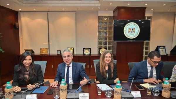 وزارة الاستثمار تستضيف وفداً من مجموعة ستاندرد بنك لبحث سبل التعاون الاستثماري 