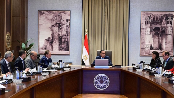 بحضور محافظ البنك المركزي.. رئيس الوزراء يُتابع الموقف التنفيذي لمشروعات الطاقة الجديدة والمتجددة