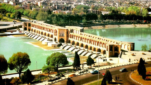 أخضر: أصفهان على شفير الانهيار.. الجفاف والكوارث المائية تهدد ملايين الإيرانيين والأمن الإقليمي