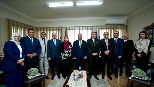 بنك التنمية الصناعية  وهيئة قناة السويس يوقعان بروتوكول تعاون لإصدار بطاقات دفع إلكترونية للموظفين